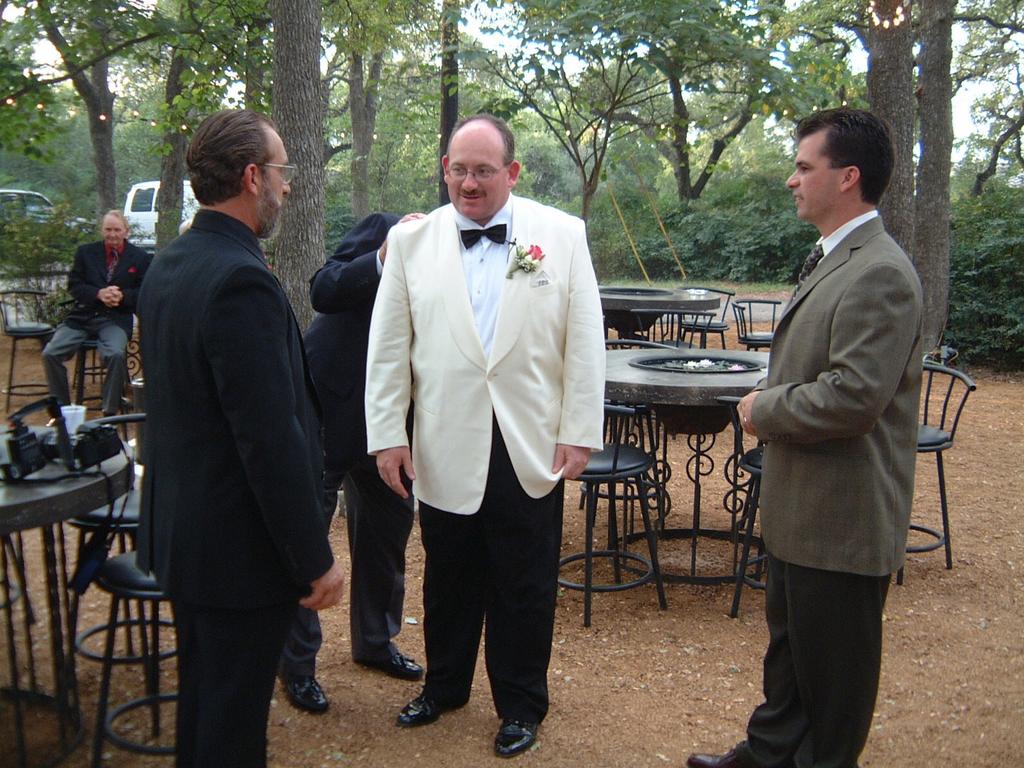 2003/10(Oct)/03(Urbik-Wedding)/1024x768_2003-10-05 17-43-49.JPG